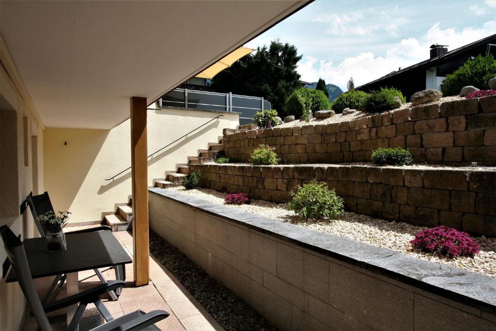 Balkón nebo terasa v ubytování Alpenflair Ferienwohnungen Gästehaus Tepferdt