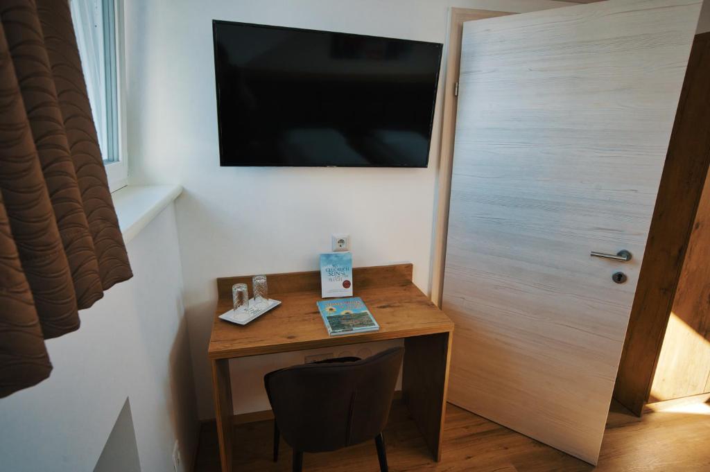 Televízia a/alebo spoločenská miestnosť v ubytovaní M-24 Apartments