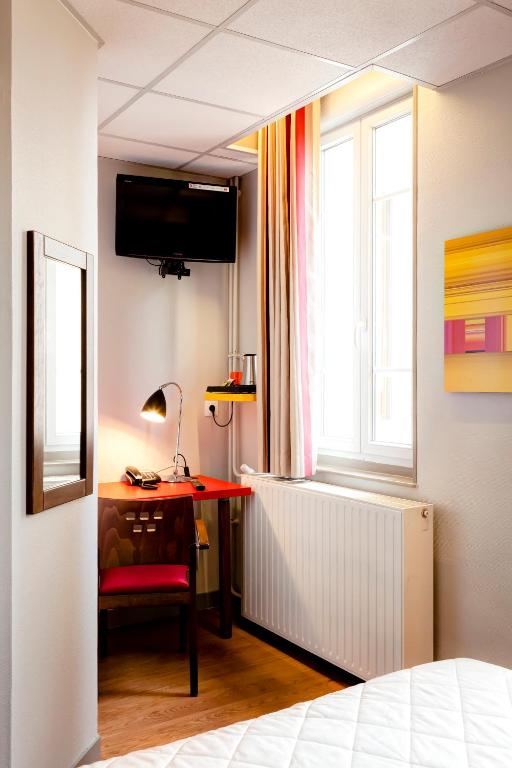 Postel nebo postele na pokoji v ubytování Domaine Lyon Saint Joseph