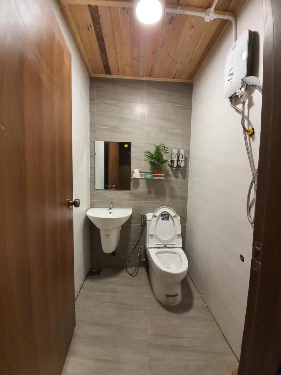 Lightning House 2 - 3