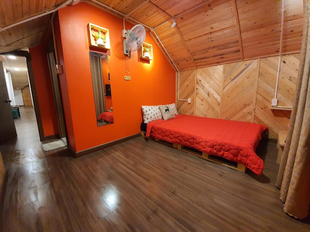 Lightning House 2 - 4