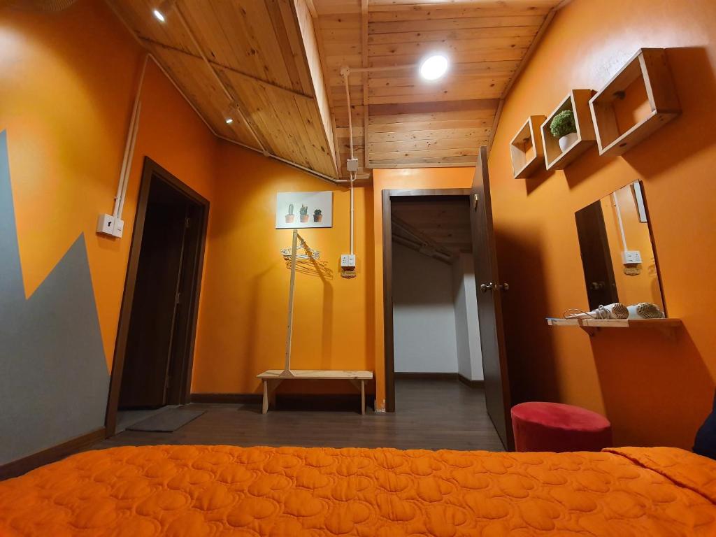 Lightning House 2 - 8