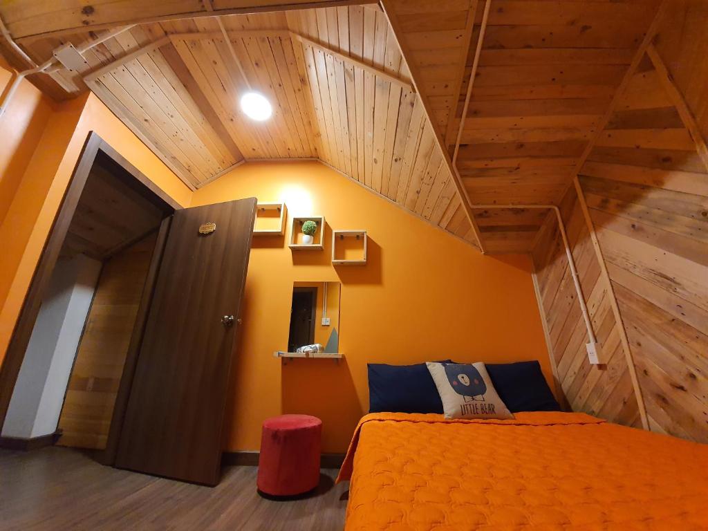 Lightning House 2 - 10