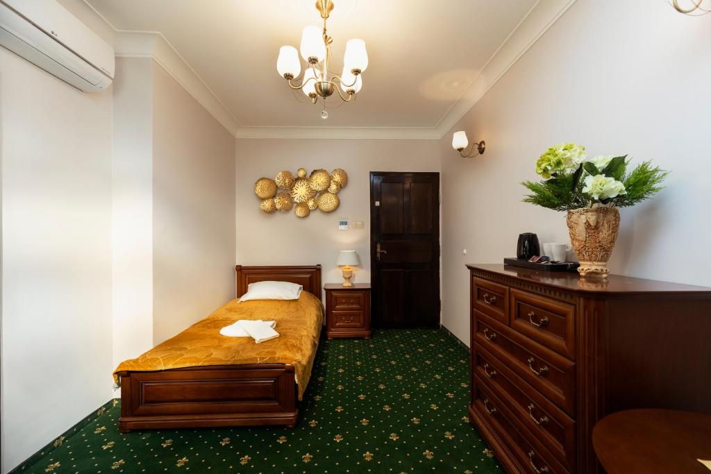 Posteľ alebo postele v izbe v ubytovaní Villa Toscania-check in 24h