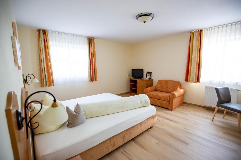 Posezení v ubytování Gasthaus und Hotel Göttler Josef
