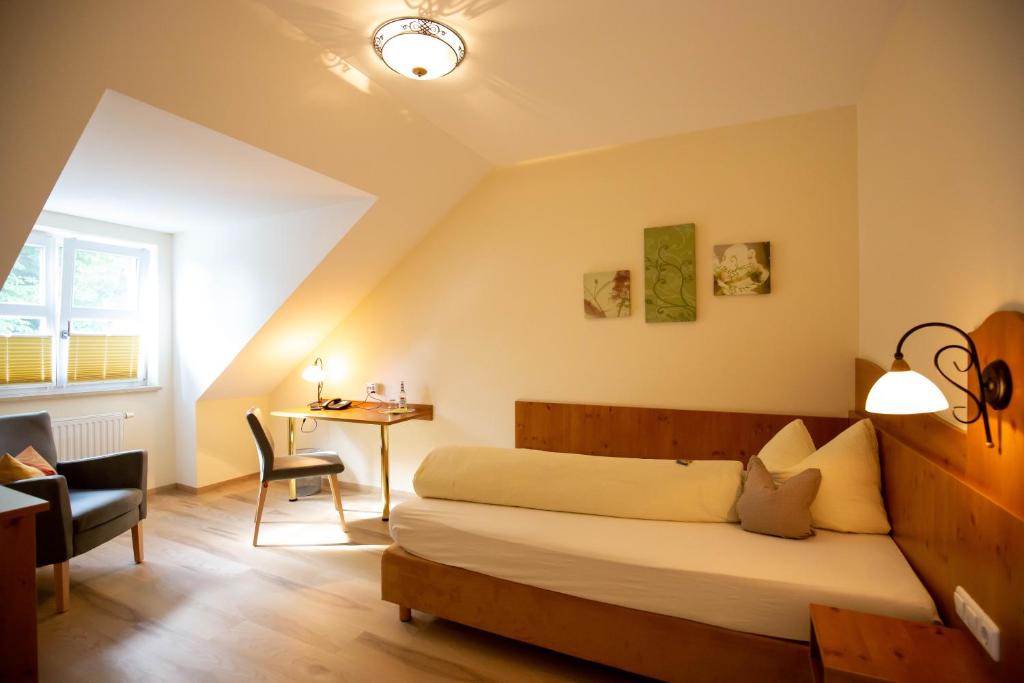 Posezení v ubytování Gasthaus und Hotel Göttler Josef