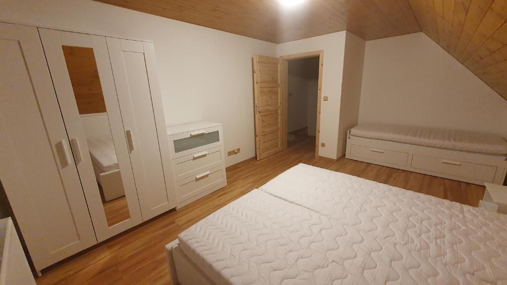 Postel nebo postele na pokoji v ubytování Apartmány Orlice