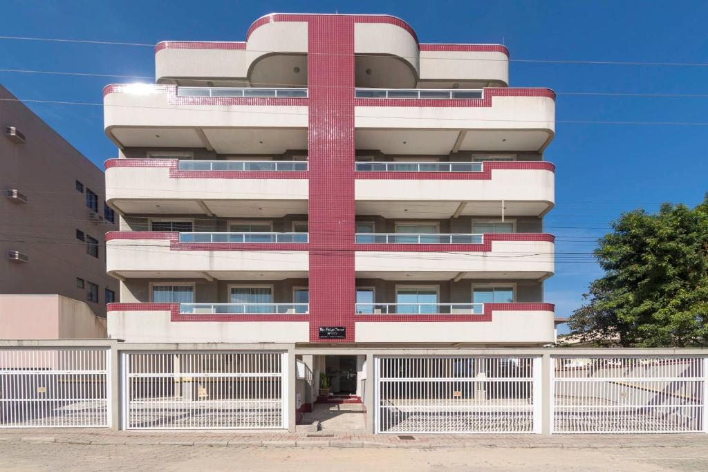  Aluguel de Apartamento 3 quartos sendo 1 suíte para 7 pessoas à 100 metros do mar em Bombas