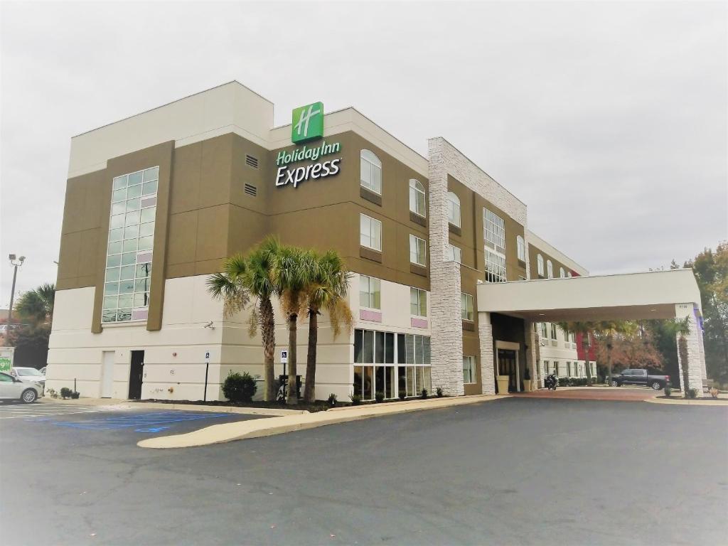 a hotel building with a parking lot in front of it at Holiday Inn Express Columbia NE - Fort Jackson in Columbia