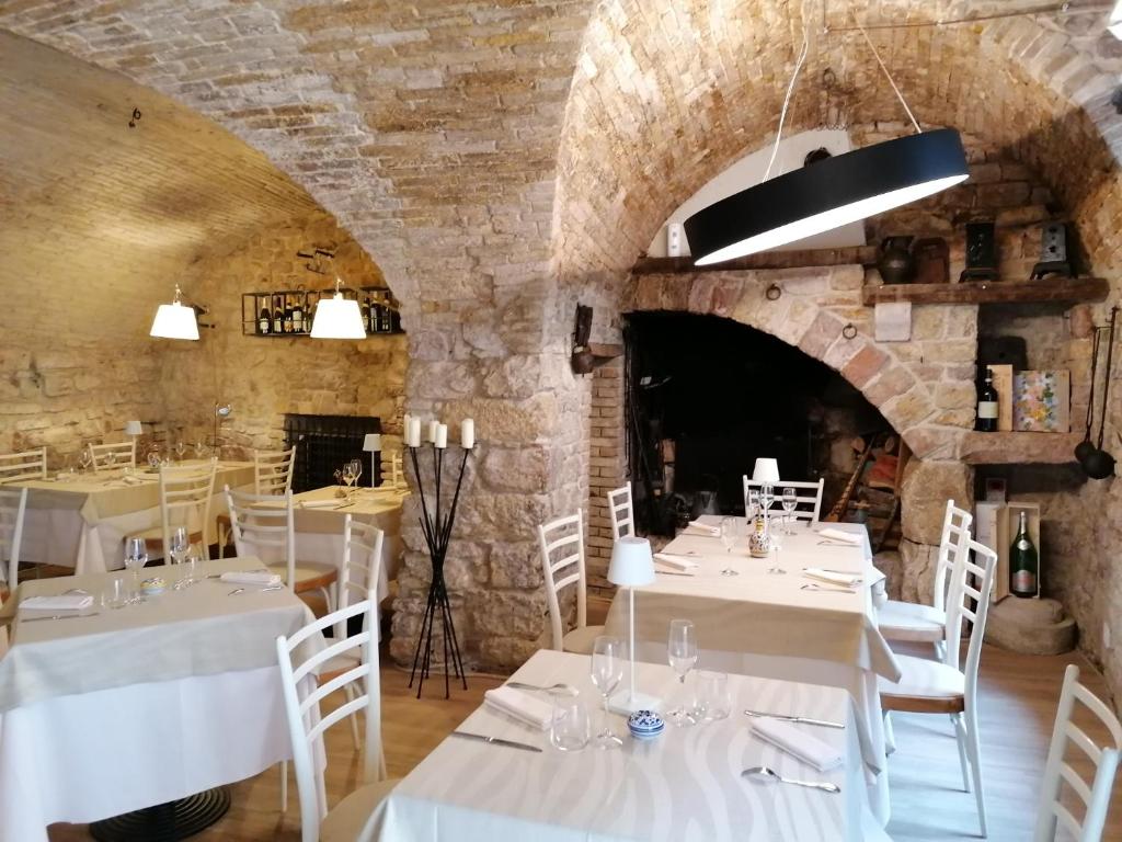 Restauracja lub miejsce do jedzenia w obiekcie Asisium Boutique Hotel