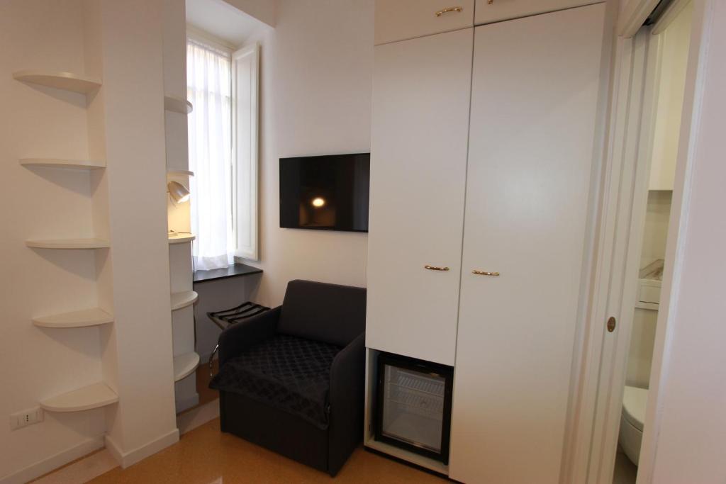 Televízia a/alebo spoločenská miestnosť v ubytovaní Art Atelier Risorgimento Guest House