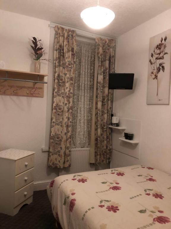 Postel nebo postele na pokoji v ubytování Melrose Hotel
