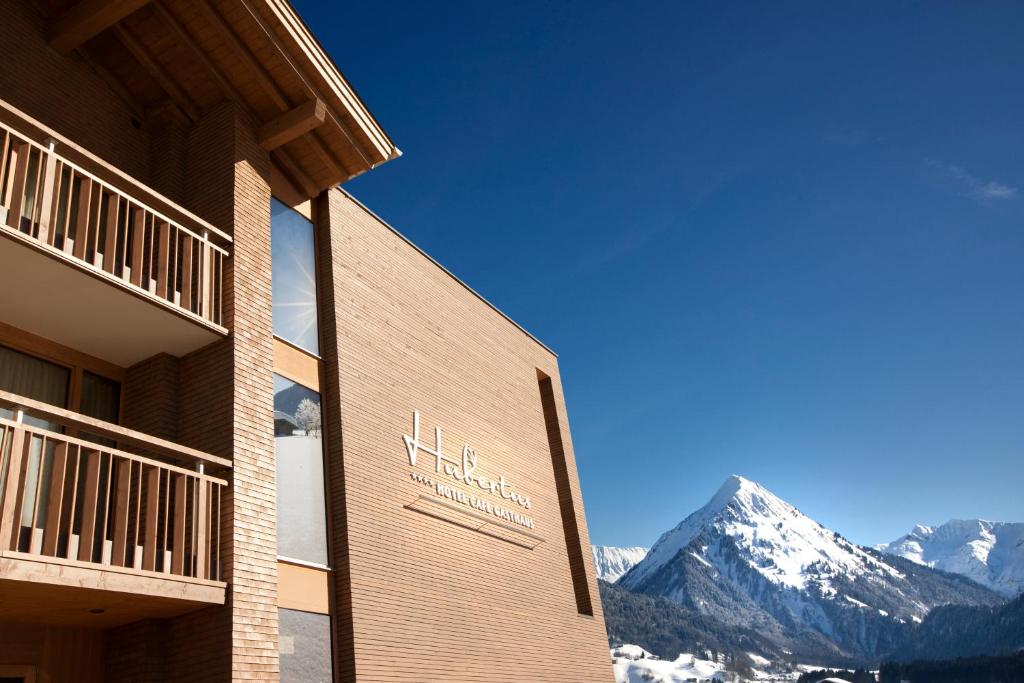 Nespecifikovaný výhled na hory nebo výhled na hory při pohledu z hotelu