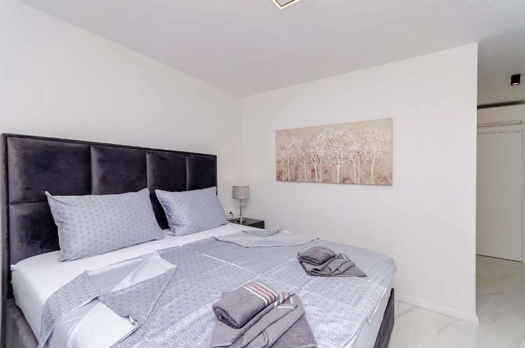 Posteľ alebo postele v izbe v ubytovaní Apartments Crystal Luxury