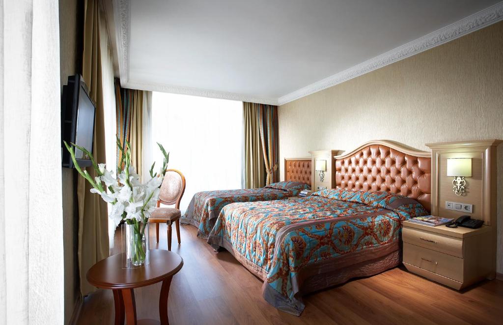 Postel nebo postele na pokoji v ubytování Emre Beach & Emre Hotel