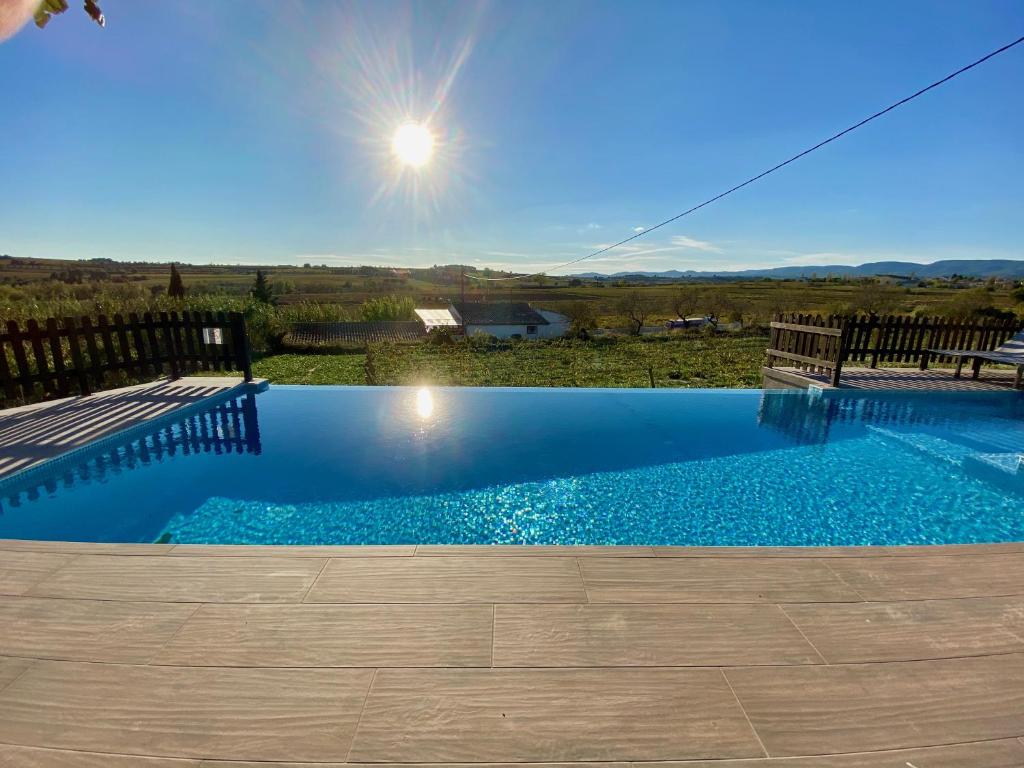 Bazén v ubytování Bed & Breakfast Wine & Cooking Penedès nebo v jeho okolí