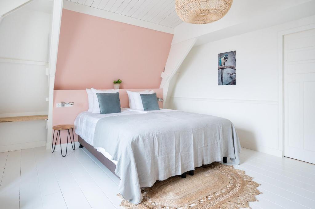 Postel nebo postele na pokoji v ubytování Boutique Hotel - de Stadsherberg Alphen