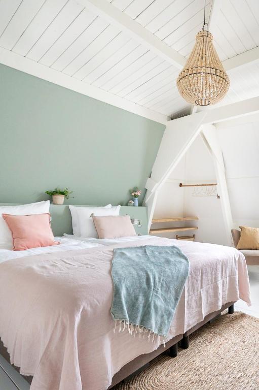 Postel nebo postele na pokoji v ubytování Boutique Hotel - de Stadsherberg Alphen