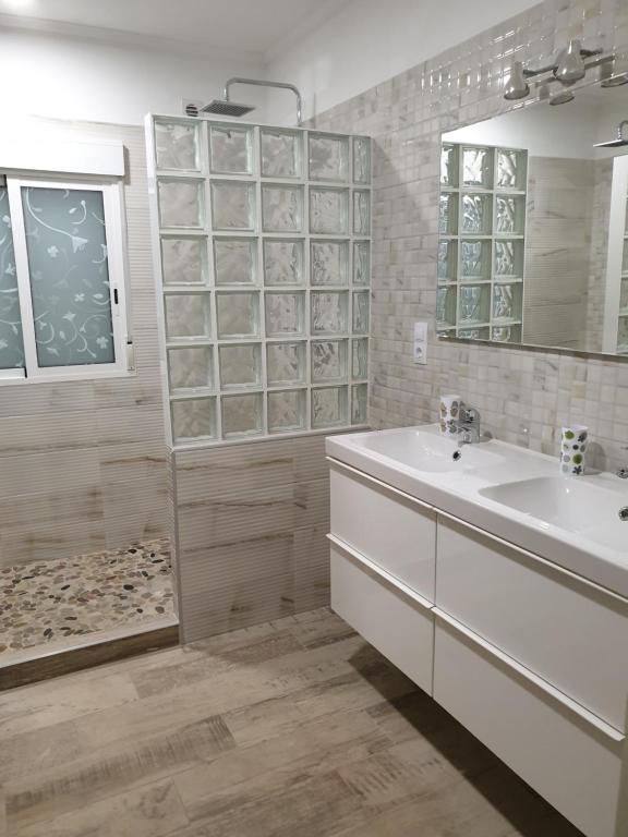 A bathroom at Villa Irena Denia