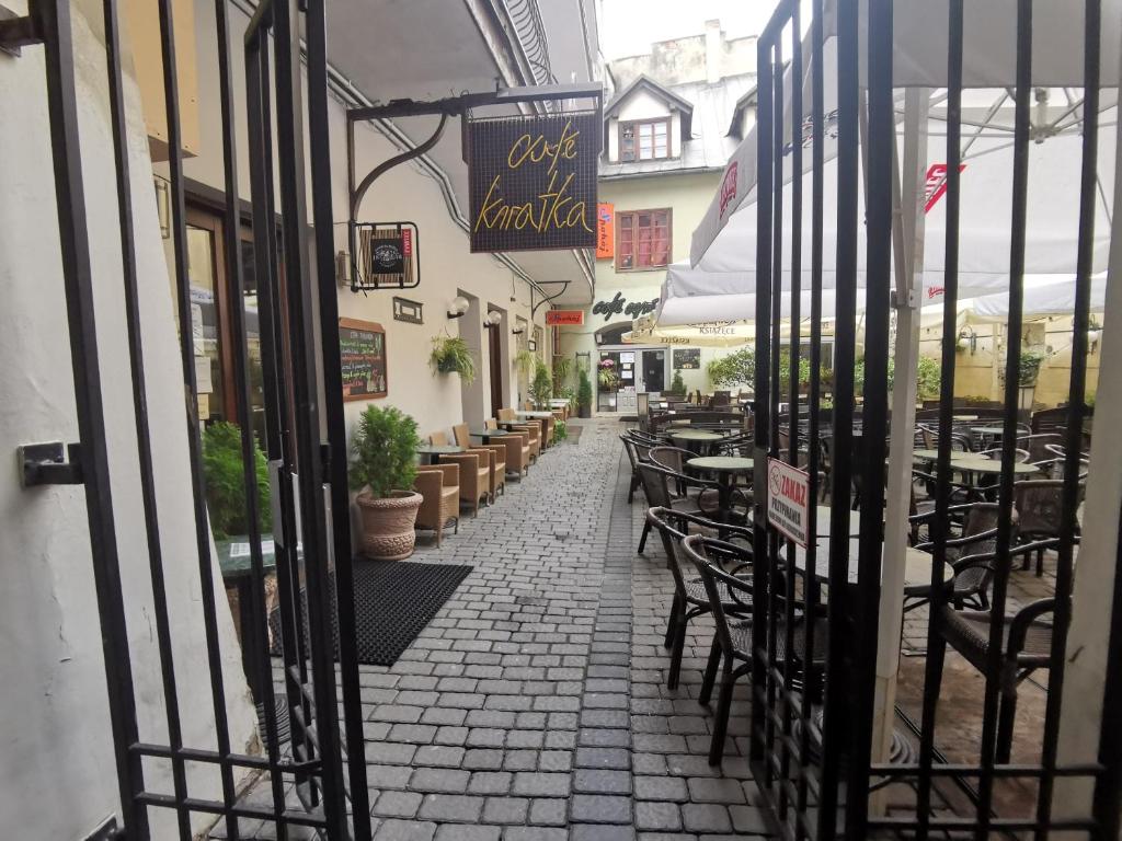 Jacuzzi Apartment Main Square - 15