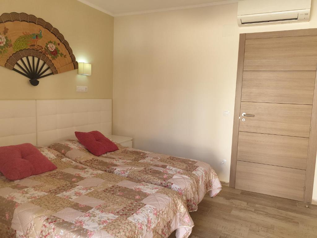 A bed or beds in a room at Villa Irena Denia