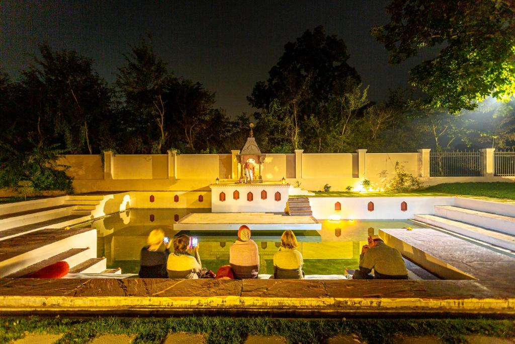 Bazén v ubytování Tree of Life Resort & Spa Varanasi nebo v jeho okolí