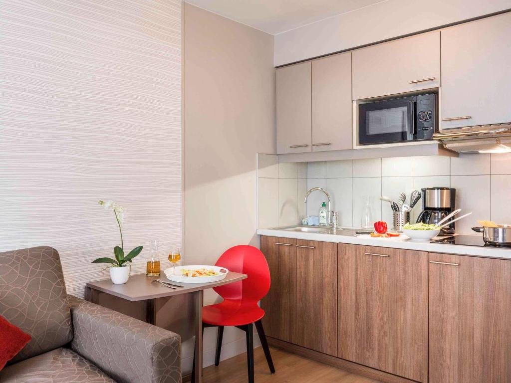 Cuisine ou kitchenette dans l'établissement Aparthotel Adagio Paris Bercy Village