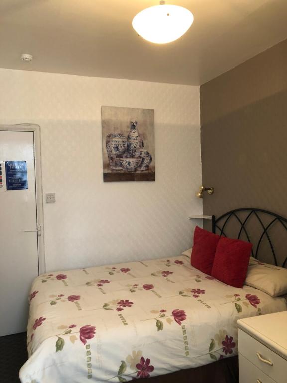 Postel nebo postele na pokoji v ubytování Melrose Hotel