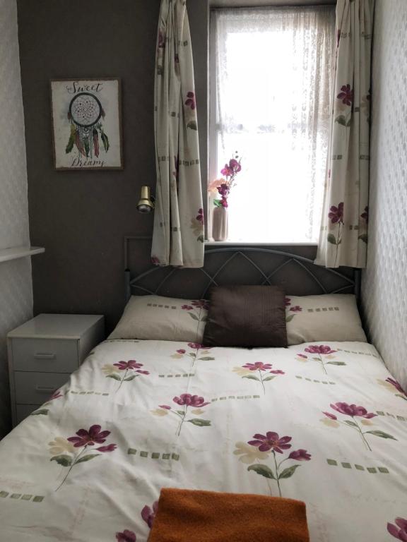 Postel nebo postele na pokoji v ubytování Melrose Hotel