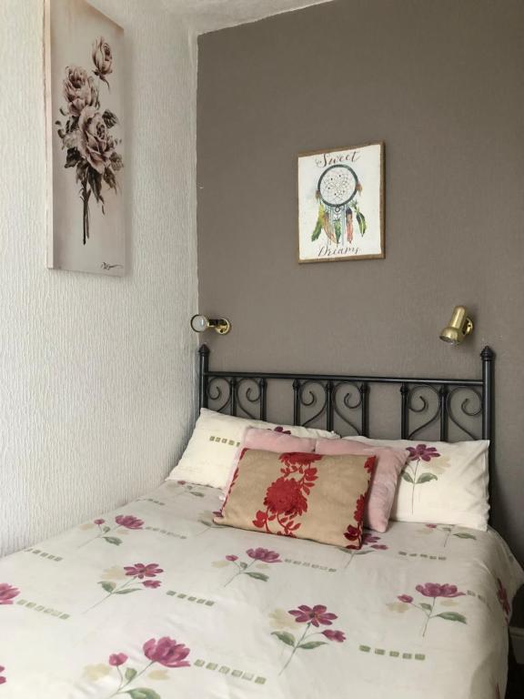 Postel nebo postele na pokoji v ubytování Melrose Hotel