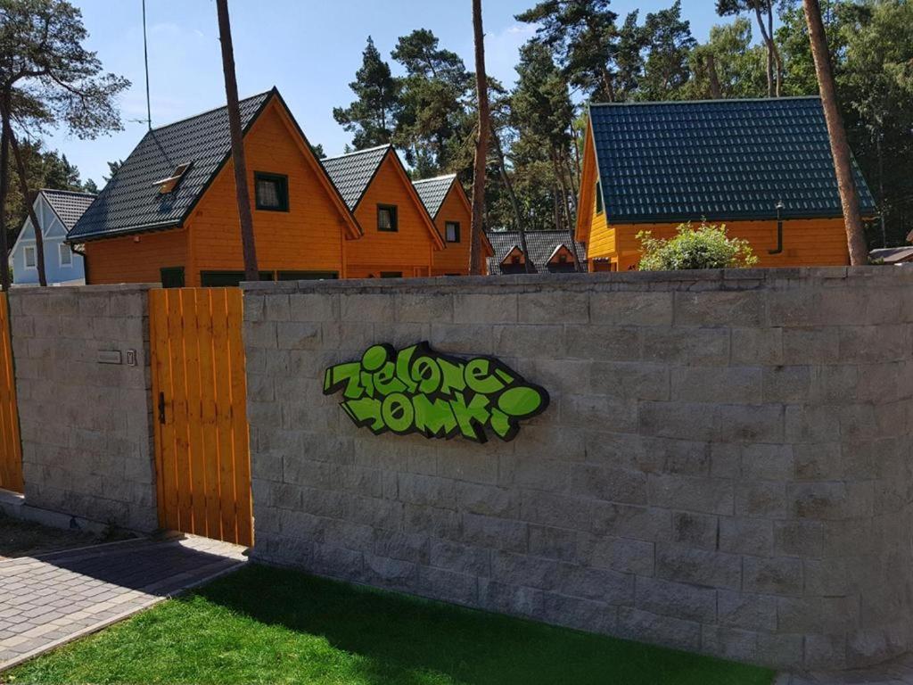 a wall with graffiti on the side of it at Zielone Domki in Pobierowo