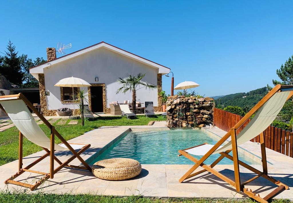 Bazén v ubytování Casa Mira Tâmega nebo v jeho okolí