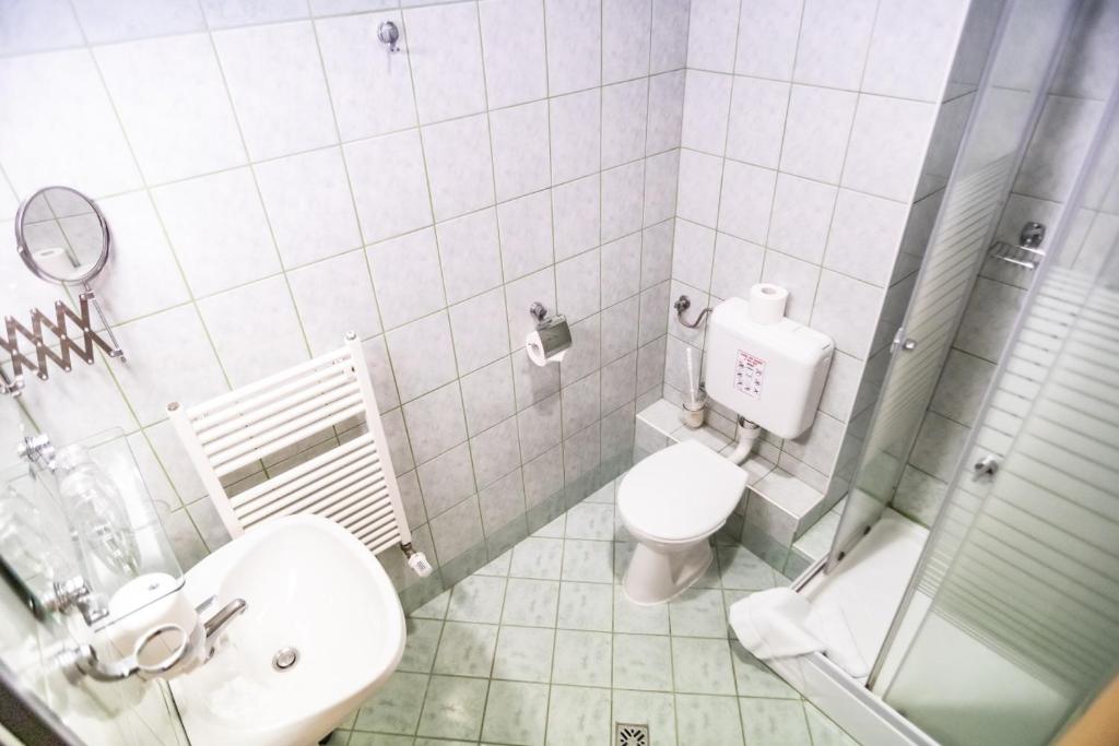 Koupelna v ubytování 4 Évszak Hegyihotel
