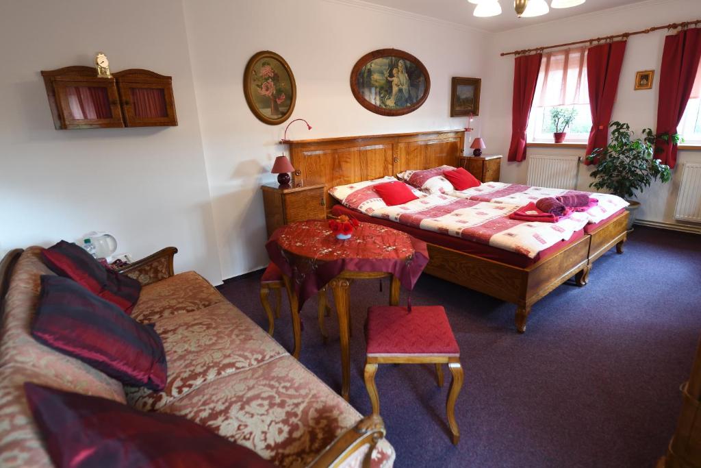 Postel nebo postele na pokoji v ubytování Penzion v chaloupce