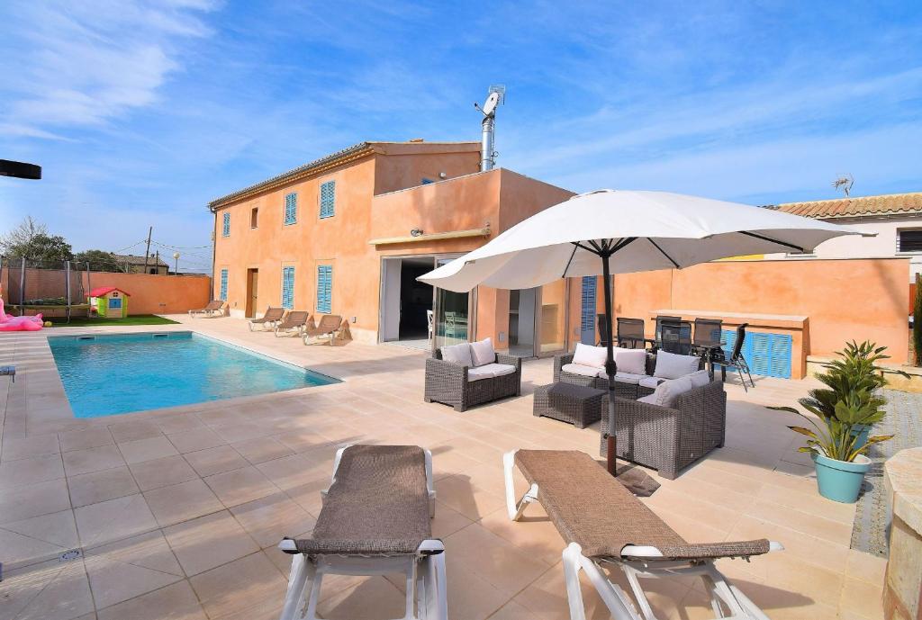 Bazén v ubytovaní Villa Ca Na Rossa 009 by Mallorca Charme alebo v jeho blízkosti