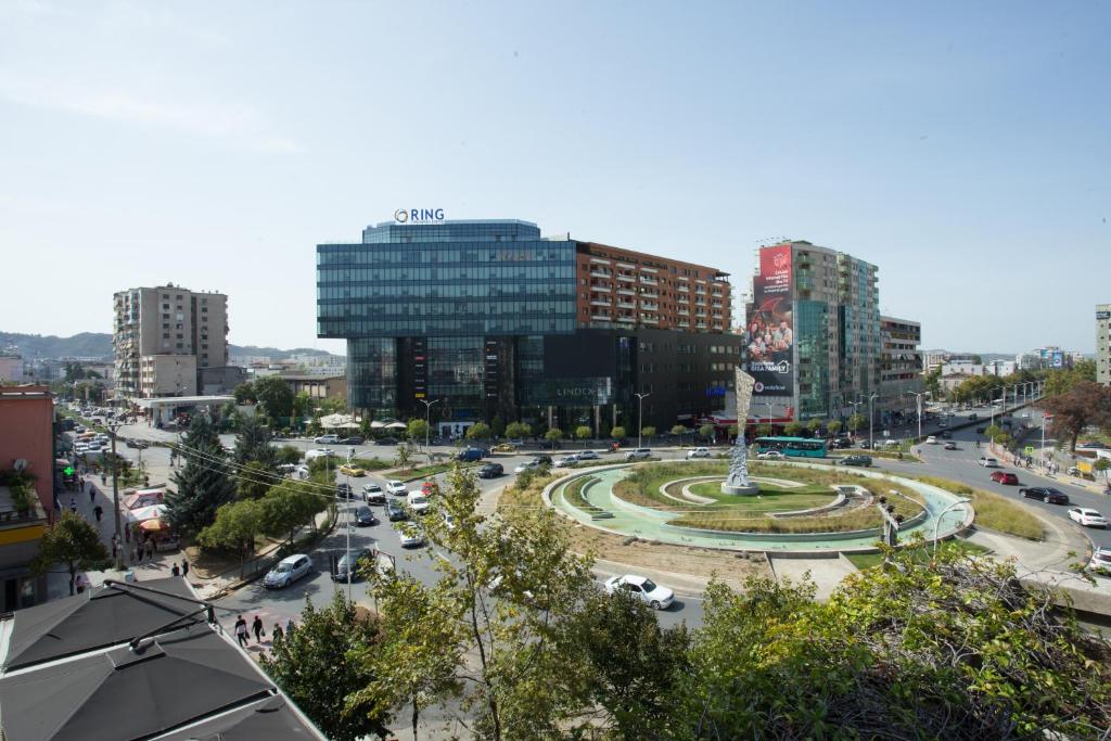 Nespecifikovaný výhled na destinaci Tirana nebo výhled na město při pohledu z hotelu