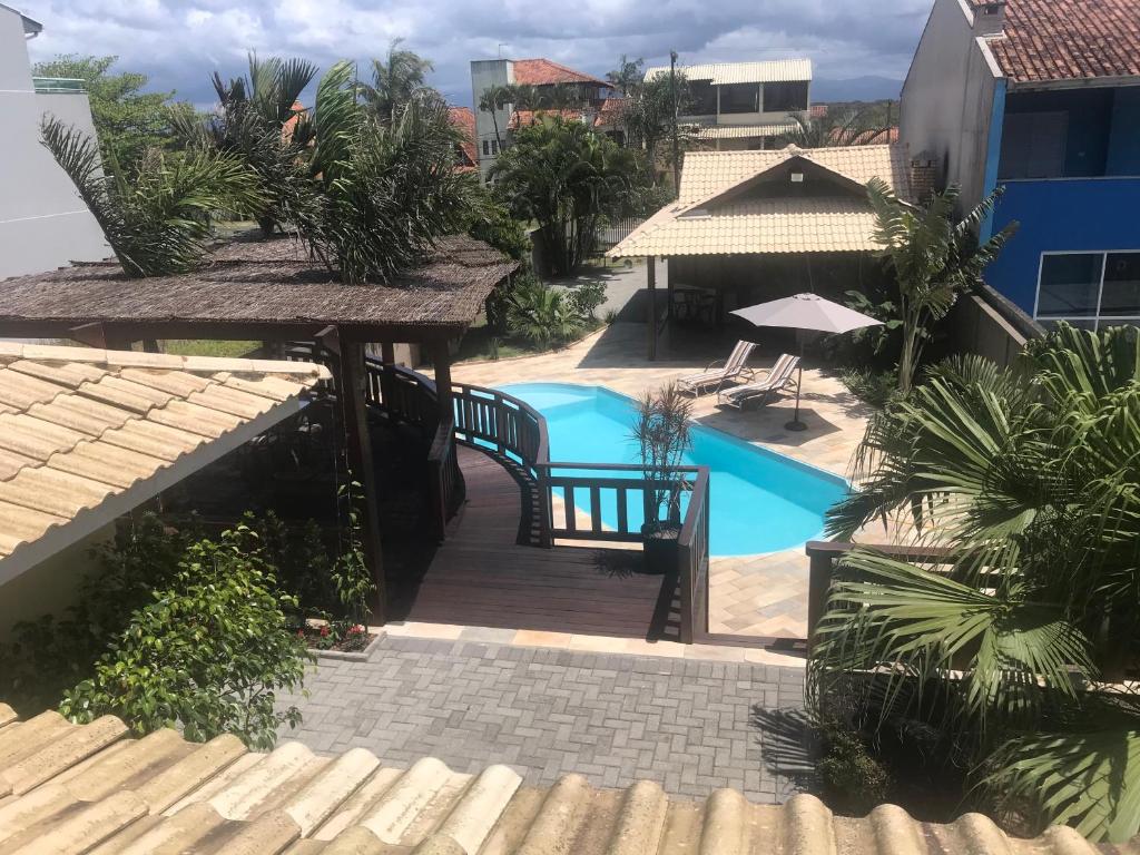 a view of the pool from the balcony of a resort at Casa do Saí in Guaratuba