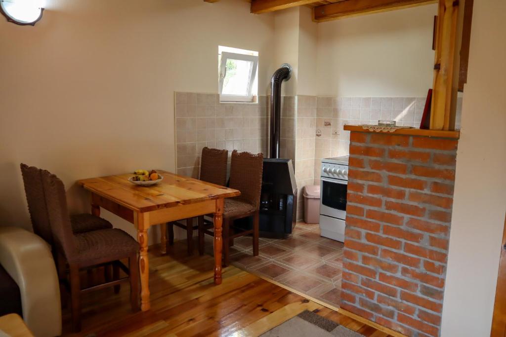 Kuchyň nebo kuchyňský kout v ubytování Adamov Konak Apartmani