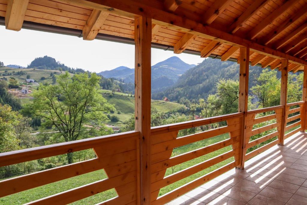 Nespecifikovaný výhled na hory nebo výhled na hory při pohledu z apartmánu