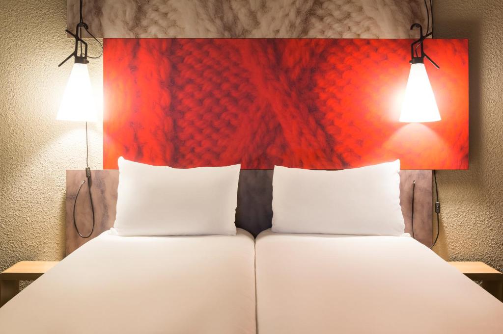 Postel nebo postele na pokoji v ubytování ibis Liège Centre Opéra
