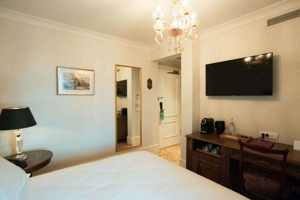TV a/nebo společenská místnost v ubytování Ebel Boutique Hotel