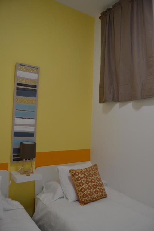 Postel nebo postele na pokoji v ubytování VV Casa Vivaldi Las Palmas "by henrypole home"