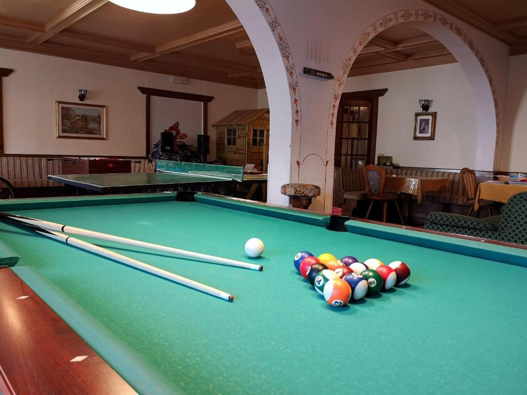 Biliardový stôl v ubytovaní Residence Capriolo
