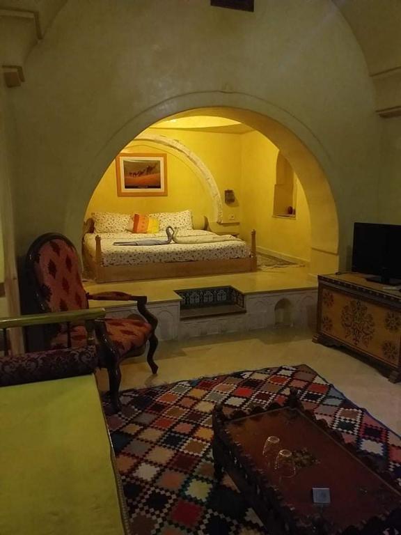 TV a/nebo společenská místnost v ubytování Maison Leila chambres d hotes