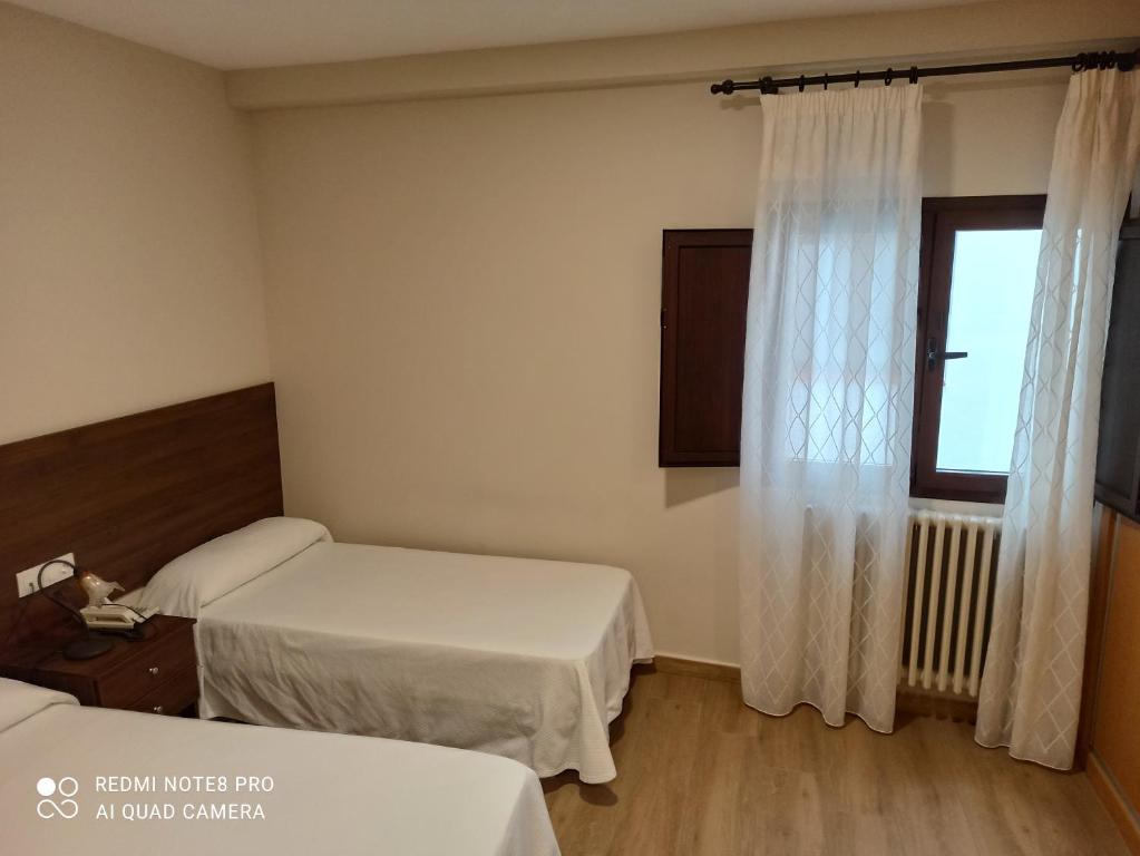 Łóżko lub łóżka w pokoju w obiekcie Hosteria de Rafi
