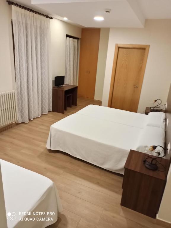 Łóżko lub łóżka w pokoju w obiekcie Hosteria de Rafi