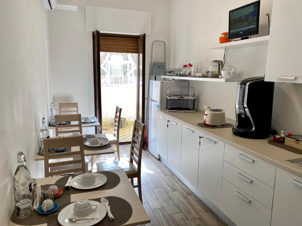 Kuchyň nebo kuchyňský kout v ubytování Caruso Rooms