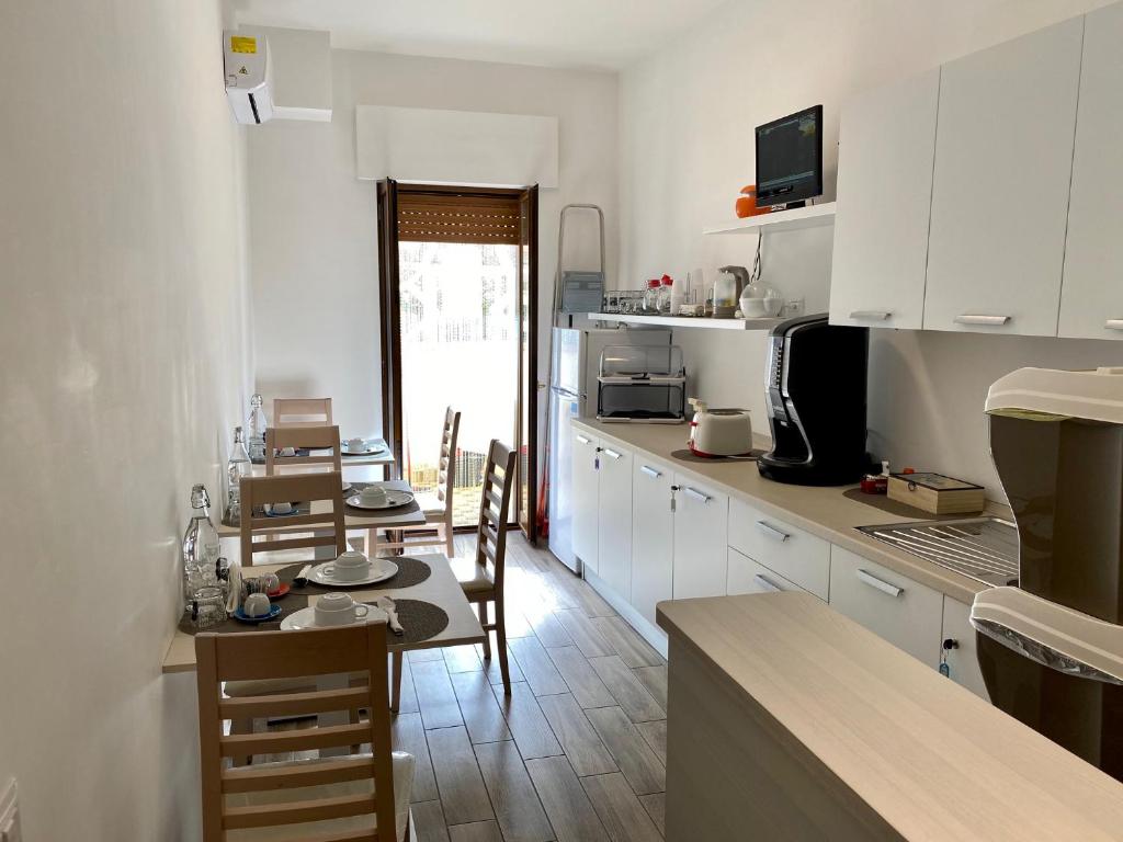 Kuchyň nebo kuchyňský kout v ubytování Caruso Rooms