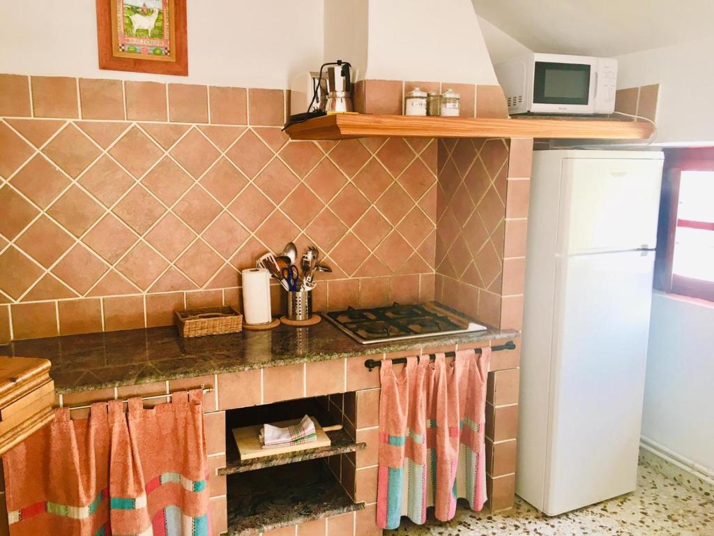 A kitchen or kitchenette at CORTIJO VIANA LA SAGRA