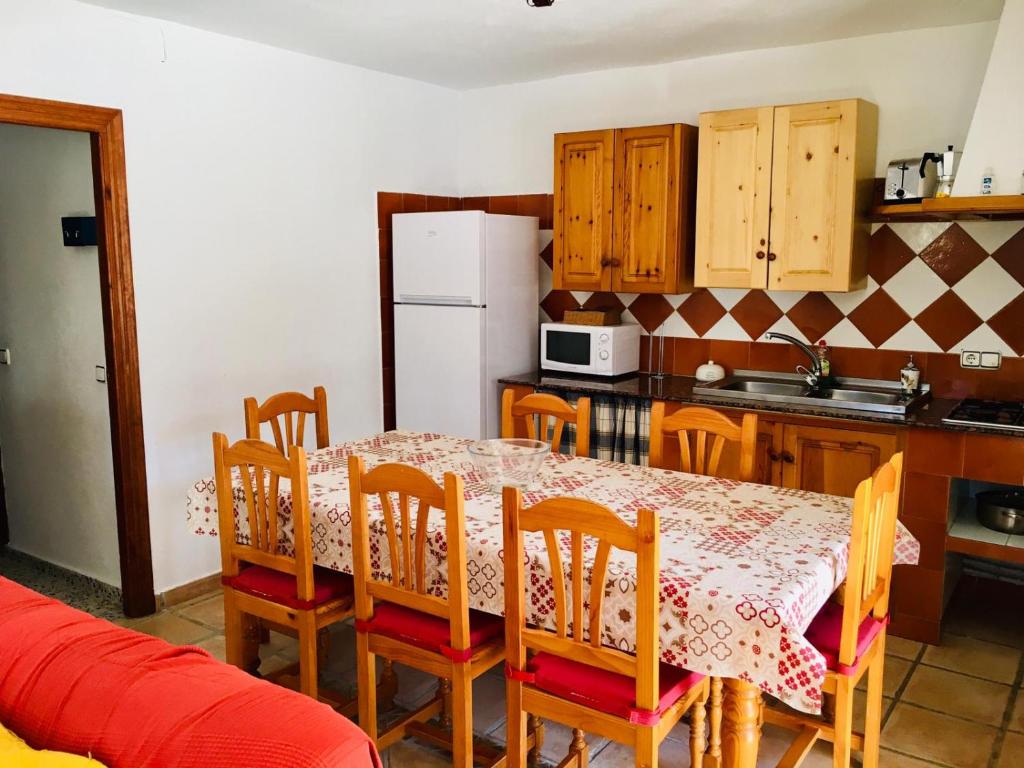 A kitchen or kitchenette at CORTIJO VIANA LA SAGRA